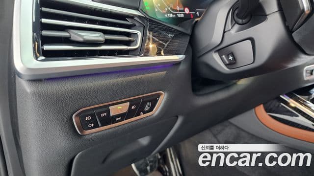 BMW X7 2022 — ფოტო 14/20