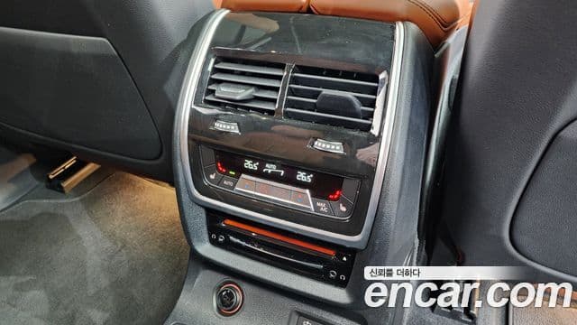 BMW X7 2022 — ფოტო 18/20