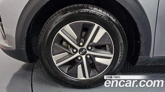 Kia Niro 2019 — Şəkil 10/20
