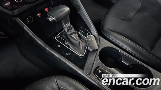 Kia Niro 2019 — Şəkil 11/20