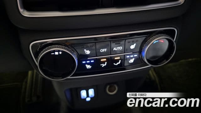 Genesis GV80 2021 — ფოტო 17/20
