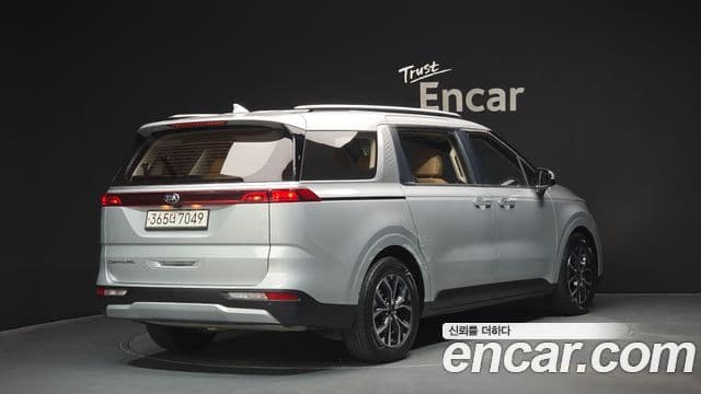 Kia Carnival 2021 — ფოტო 2/20