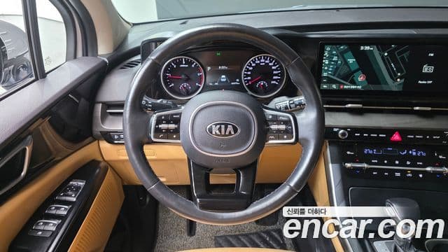 Kia Carnival 2021 — ფოტო 13/20