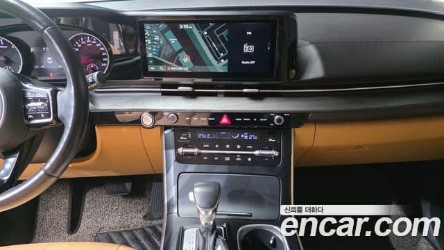 Kia Carnival 2021 — ფოტო 18/20