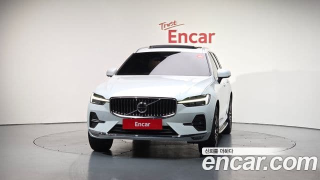 Volvo XC60 2022 — ფოტო 3/20