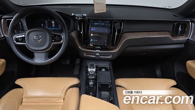 Volvo XC60 2022 — ფოტო 7/20