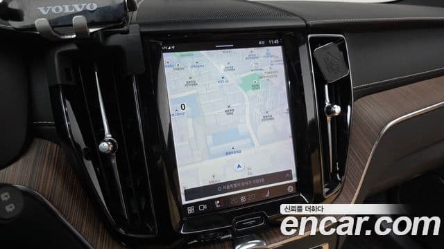 Volvo XC60 2022 — ფოტო 14/20