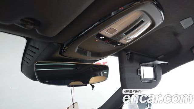 Volvo XC60 2022 — ფოტო 17/20