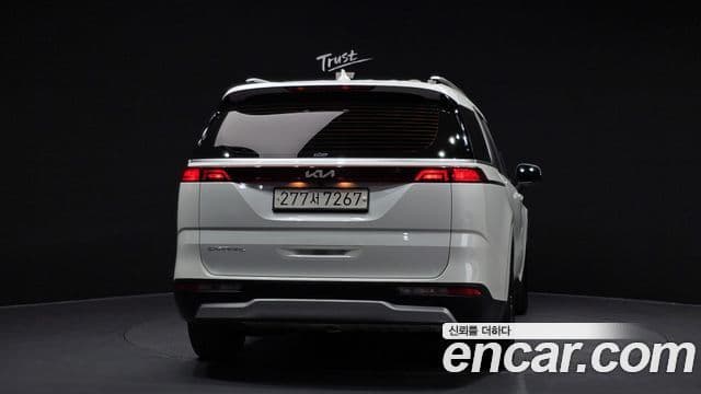 Kia Carnival 2021 — ფოტო 4/20