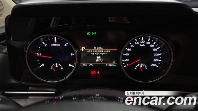 Kia Carnival 2021 — ფოტო 8/20