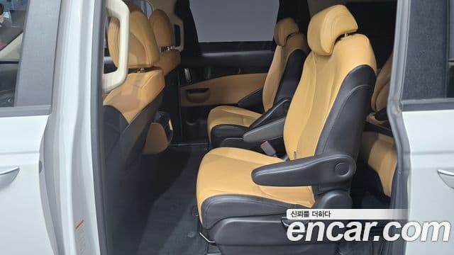 Kia Carnival 2021 — ფოტო 12/20