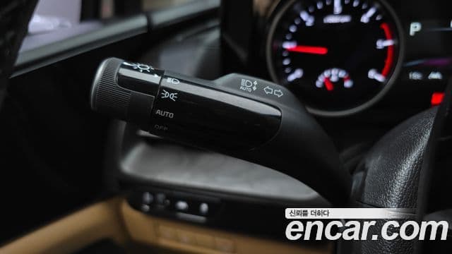 Kia Carnival 2021 — ფოტო 18/20