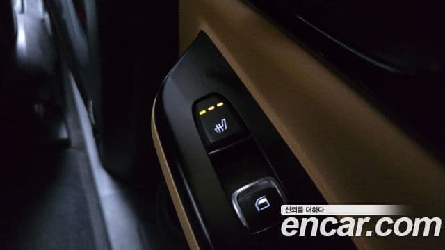 Kia Carnival 2021 — ფოტო 19/20