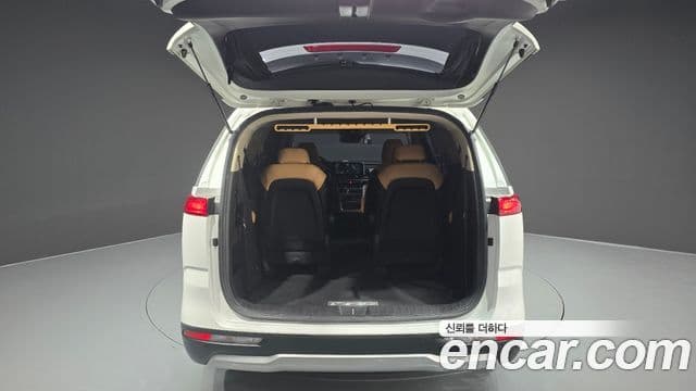 Kia Carnival 2021 — ფოტო 20/20