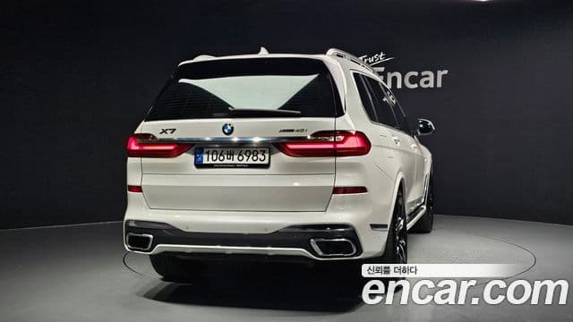 BMW X7 2022 — ფოტო 4/20