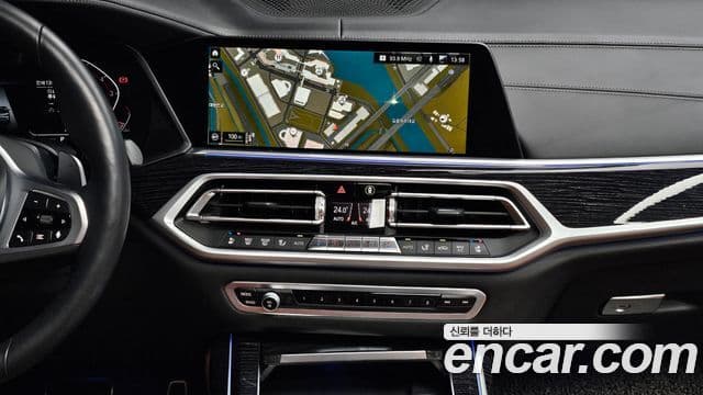 BMW X7 2022 — ფოტო 16/20