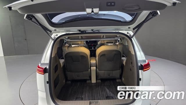 Kia Carnival 2022 — фото 20 из 20