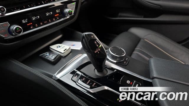 BMW 5 Series 2023 — ფოტო 8/20