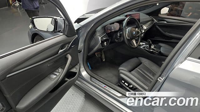 BMW 5 Series 2023 — ფოტო 9/20