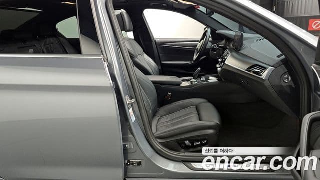 BMW 5 Series 2023 — ფოტო 10/20