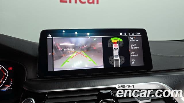 BMW 5 Series 2023 — ფოტო 13/20