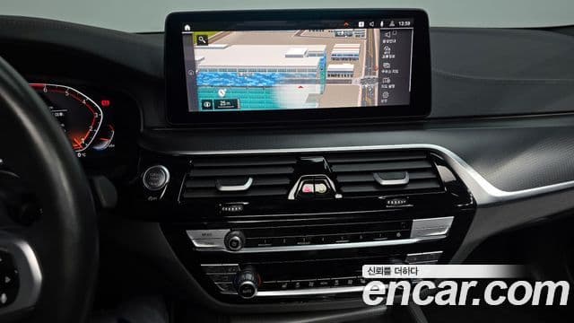 BMW 5 Series 2023 — ფოტო 15/20