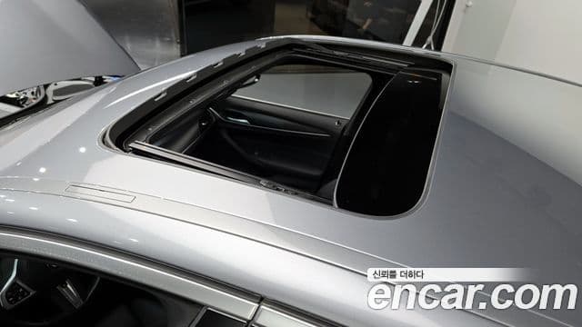 BMW 5 Series 2023 — ფოტო 18/20