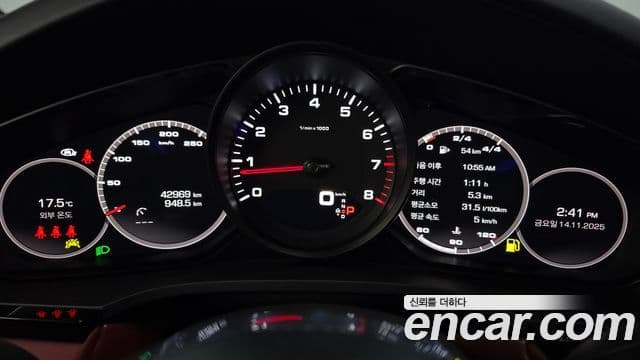 Porsche Cayenne 2021 — ფოტო 8/20