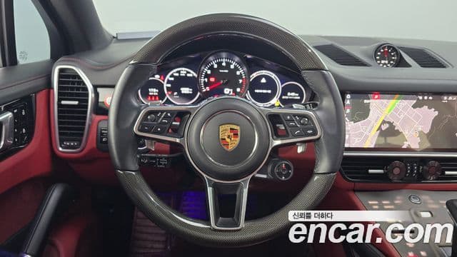 Porsche Cayenne 2021 — ფოტო 13/20