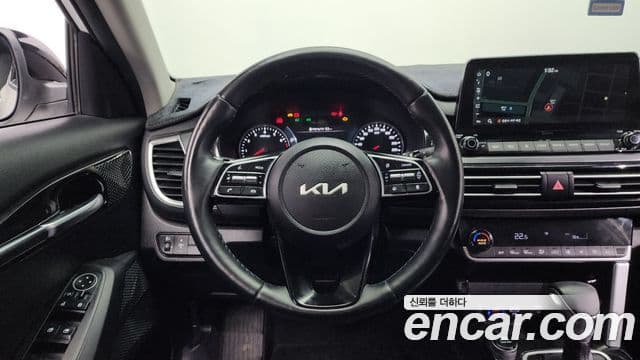 Kia Seltos 2022 — Şəkil 13/20
