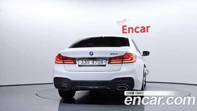BMW 5 Series 2018 — ფოტო 4/20