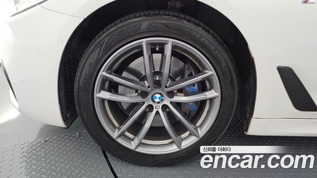 BMW 5 Series 2018 — ფოტო 5/20