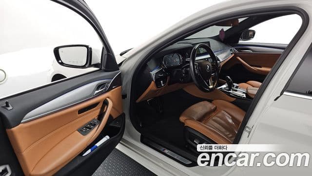 BMW 5 Series 2018 — ფოტო 9/20