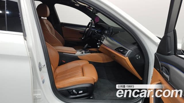 BMW 5 Series 2018 — ფოტო 11/20