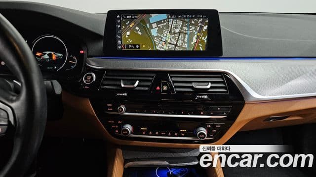 BMW 5 Series 2018 — ფოტო 14/20