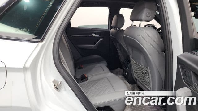 Audi Q5 2020 — Şəkil 12/20