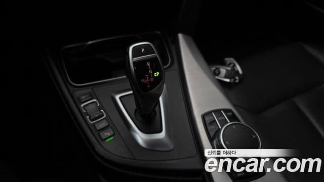 BMW 4 Series 2018 — Şəkil 9/20