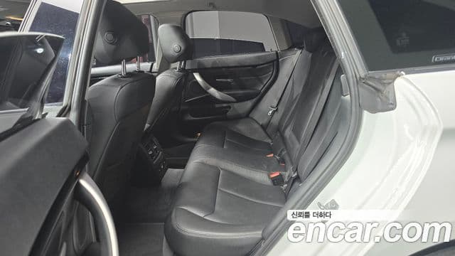 BMW 4 Series 2018 — Şəkil 12/20