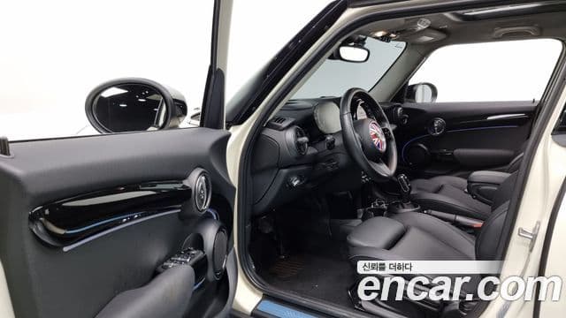 Mini Cooper S 2022 — фото 11 из 20