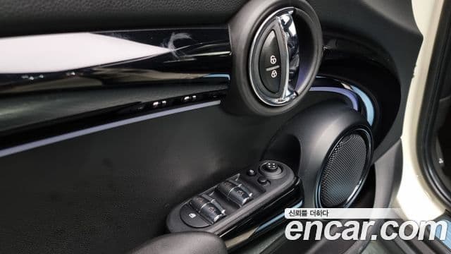 Mini Cooper S 2022 — фото 17 из 20