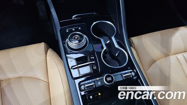 Kia K5 2022 — ფოტო 8/20