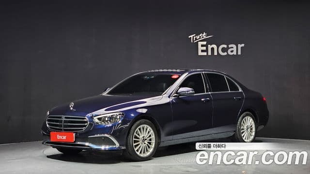 Mercedes-Benz E-Class 2022 — ფოტო 16/20