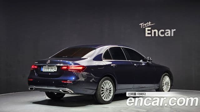 Mercedes-Benz E-Class 2022 — ფოტო 4/20