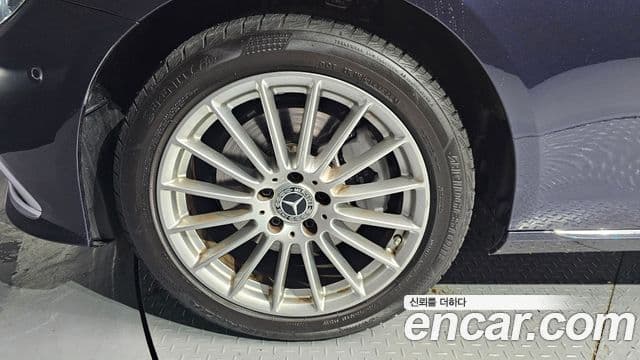 Mercedes-Benz E-Class 2022 — ფოტო 7/20