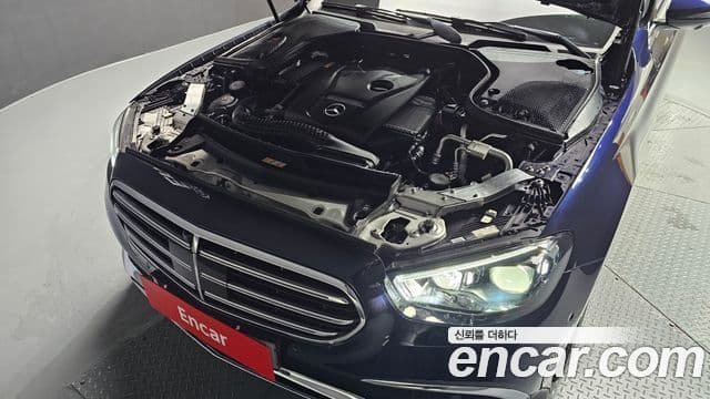 Mercedes-Benz E-Class 2022 — ფოტო 19/20