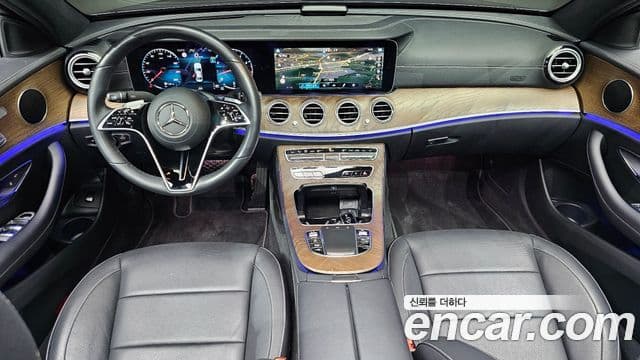 Mercedes-Benz E-Class 2022 — ფოტო 2/20