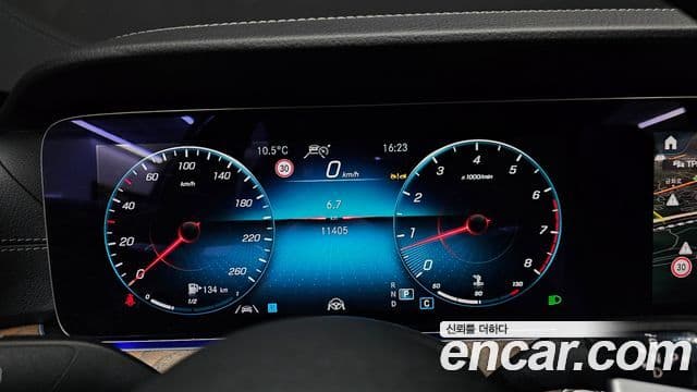 Mercedes-Benz E-Class 2022 — ფოტო 8/20