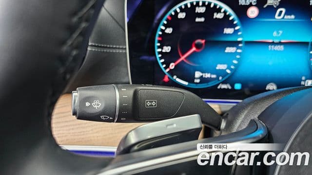 Mercedes-Benz E-Class 2022 — ფოტო 17/20