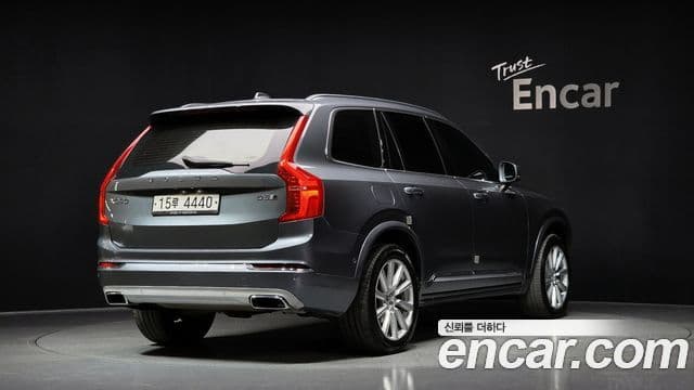 Volvo XC90 2018 — Photo 14/20