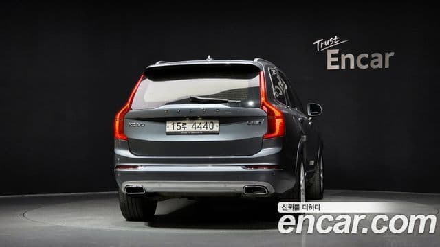 Volvo XC90 2018 — Photo 8/20